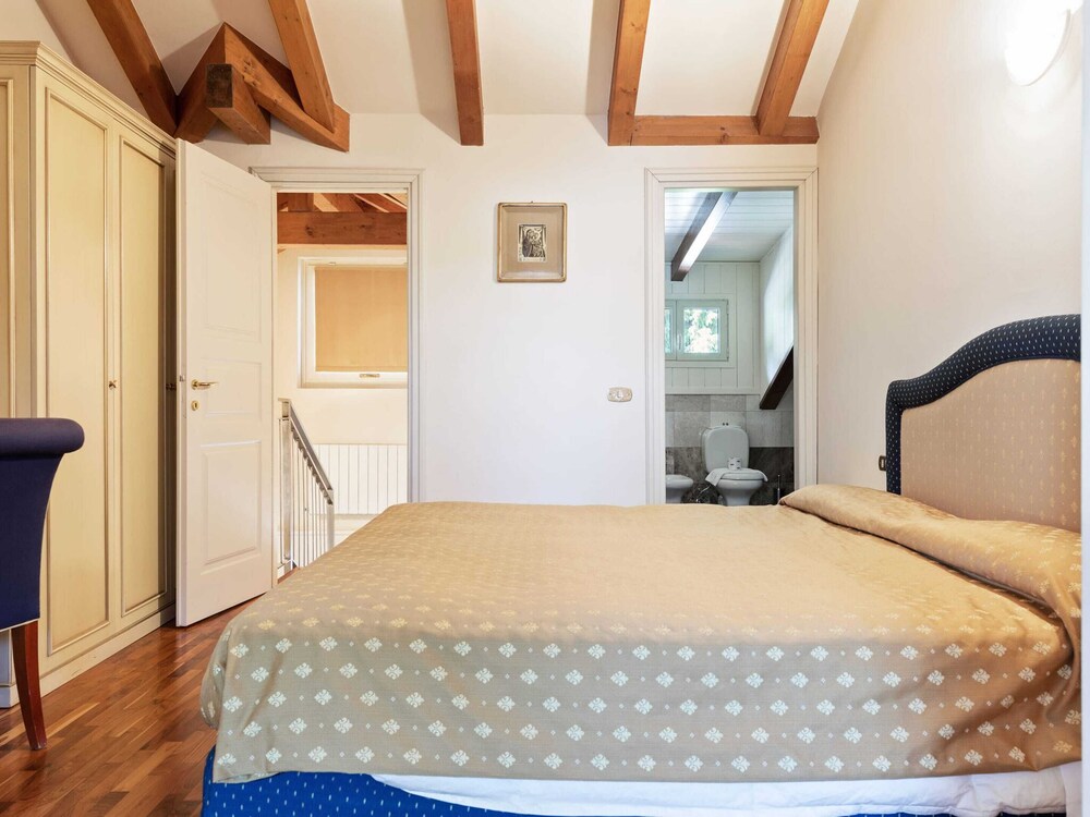 Residence Located on the Shores of Lake Maggiore view 4