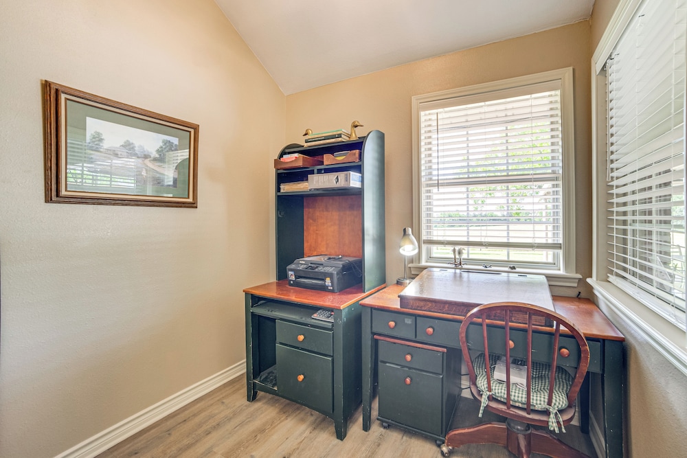 Tranquil Family Retreat: 4 Mi to Dtwn Winnsboro!