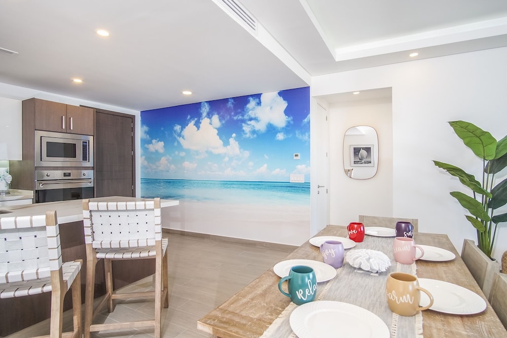 Gorgeous 2 Bedroom Condominium