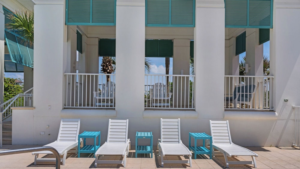 Lakefront Haven in Carillon Beach