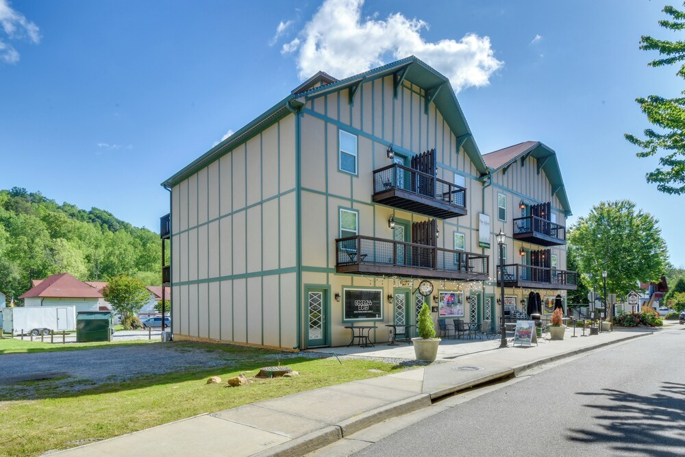 Condo Steps to Bavarian Village & River in Helen