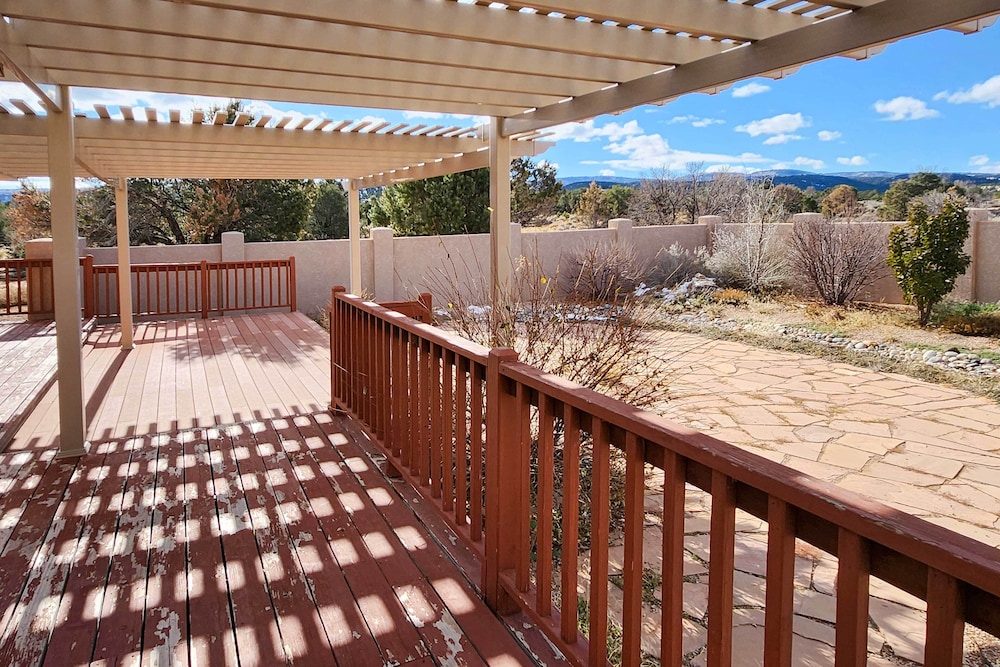 Luxe Mesa View Home on 35 Acres w/ Wraparound Deck
