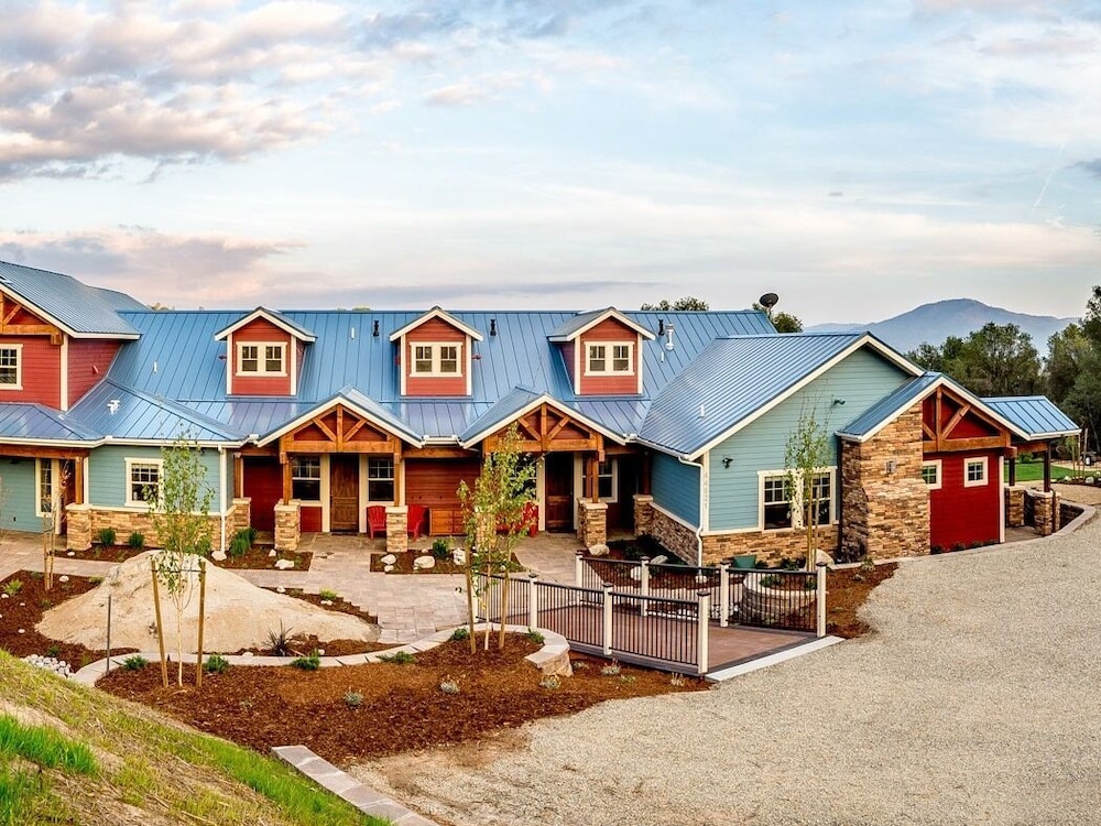 Hotel Inn the Woods Suites - Image 1