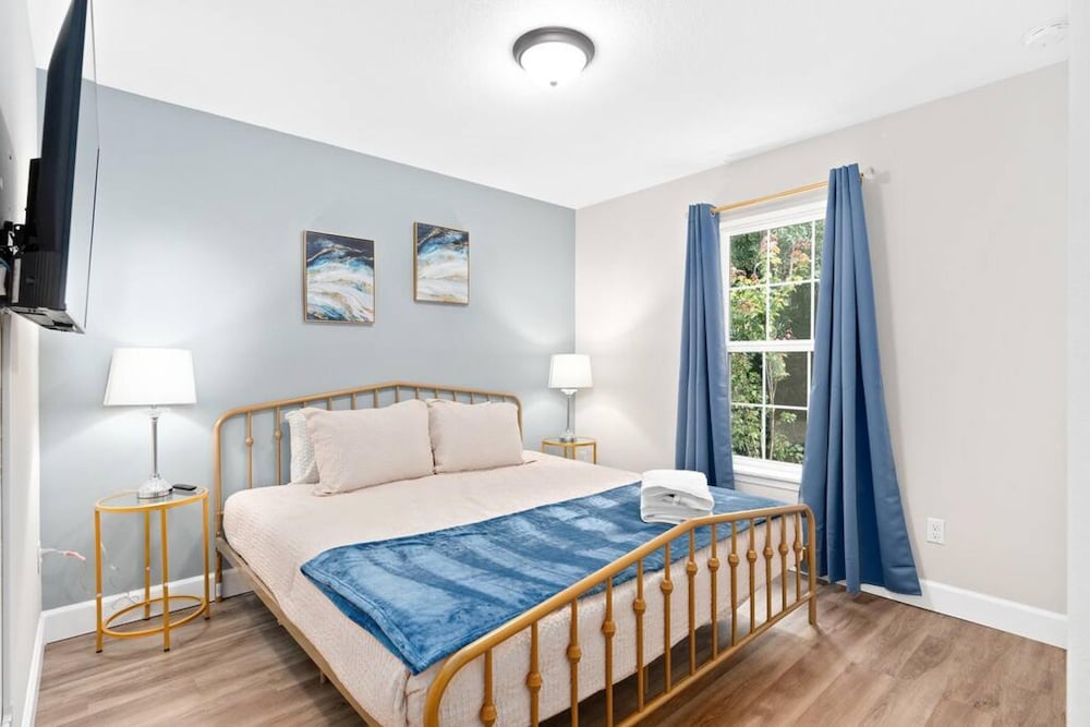 Super Calm- Sleeps 17 W Designs Close TO Parks
