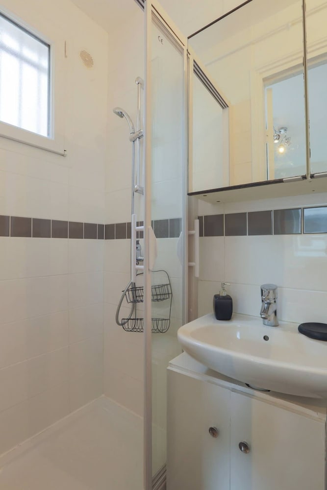 A Cozy Refuge - 18th - Mobility Lease