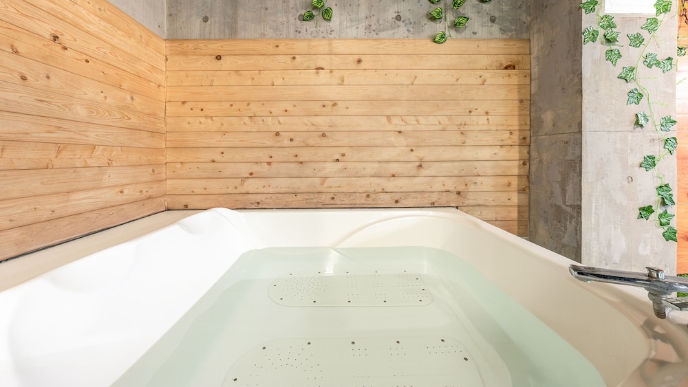 Yeosu Wellstay Pool Villa