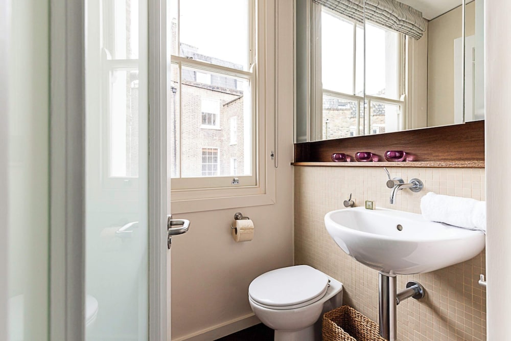 London Luxe Retreat: 5-bed Gem