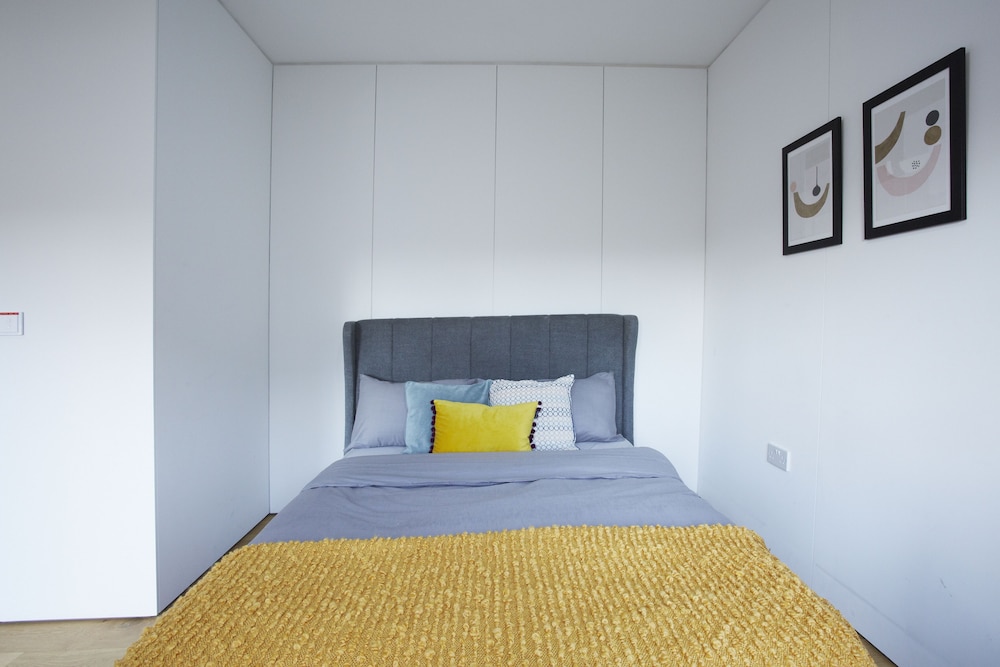 Stylish modern home in Manchester city centre with parking view 4