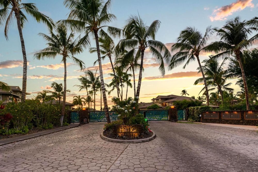 Halii Kai Oceanfront KBM Resorts 2 Units, 4 Bedrooms Ml-2567