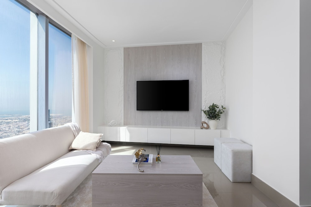 Maison Privee - City Heights Retreat w/ Panoramic Skyline Views