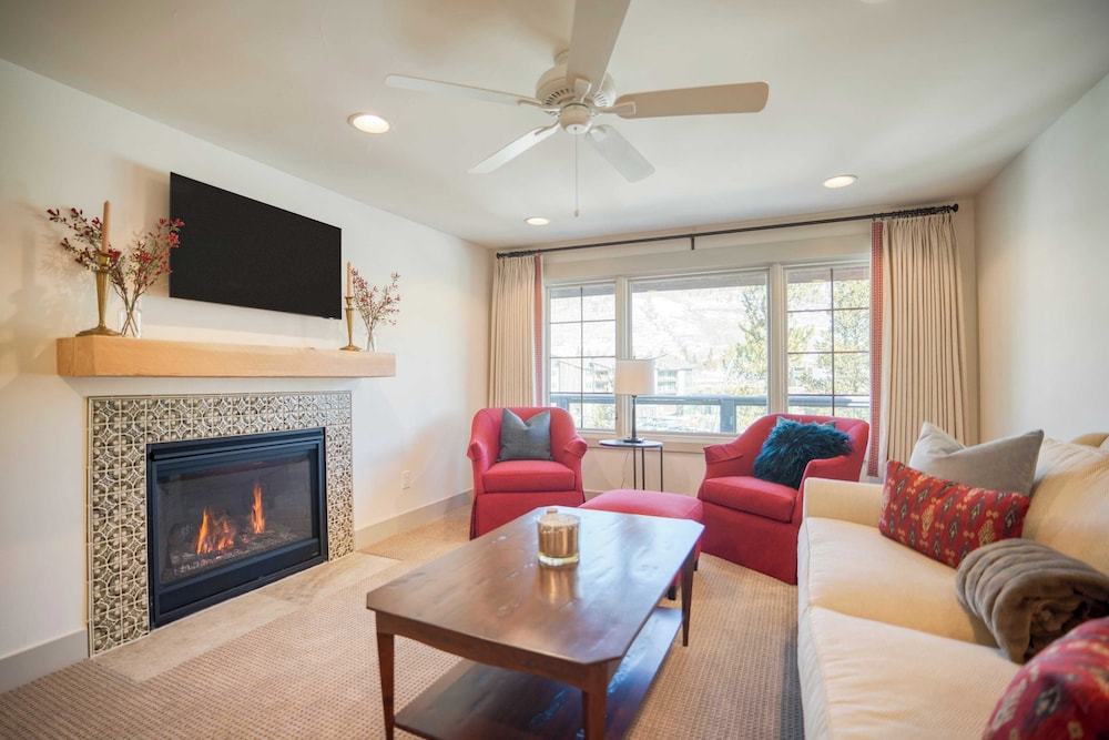 Luxury Mountain Estate w/ Indoor Pool, Gym & Hot Tub Near Keystone | Sleeps 19