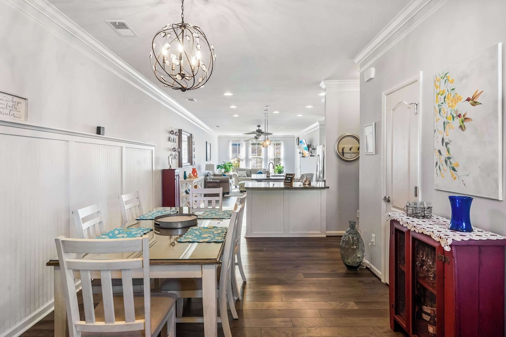Old Canal Getaway - Stay for 6
