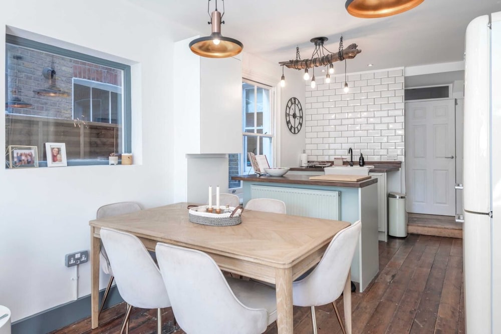 Stylish River Apartment - West Putney Embankment