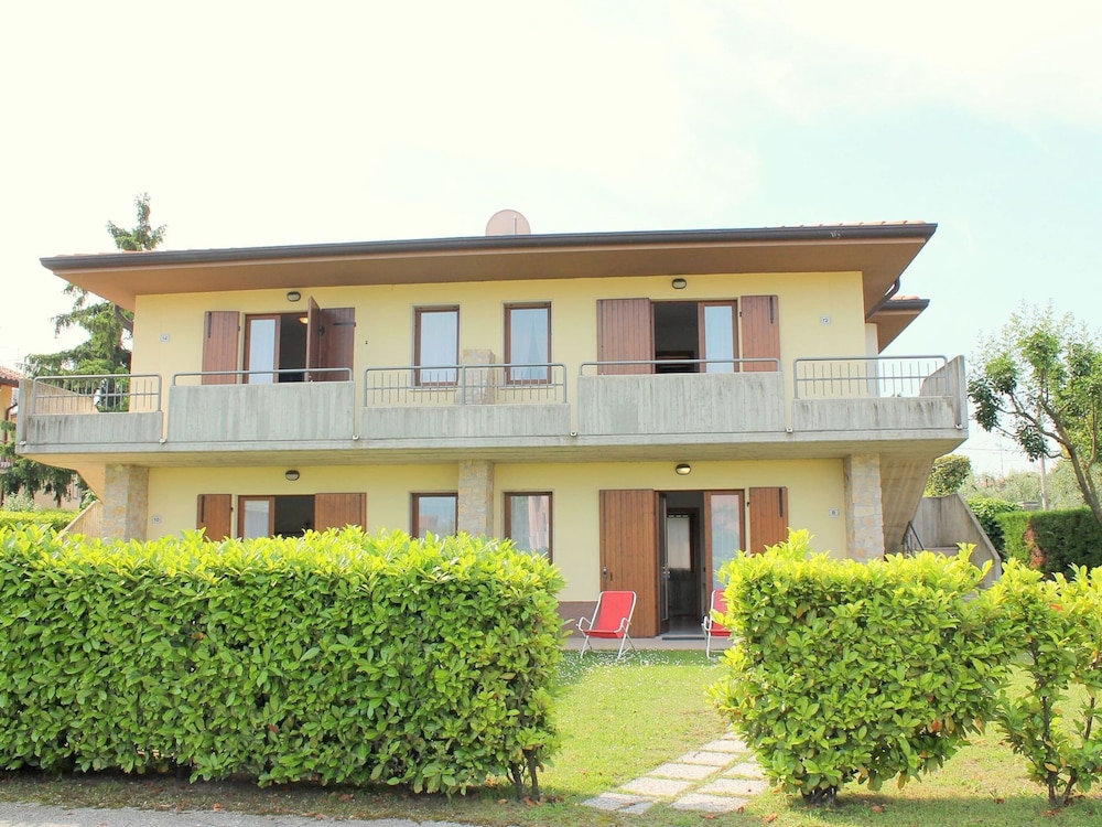 Spacious Apartment With Garden view 3
