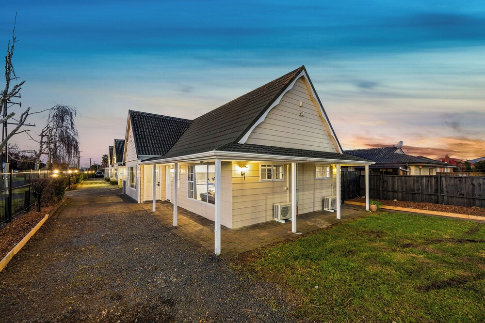 Aroha Motel