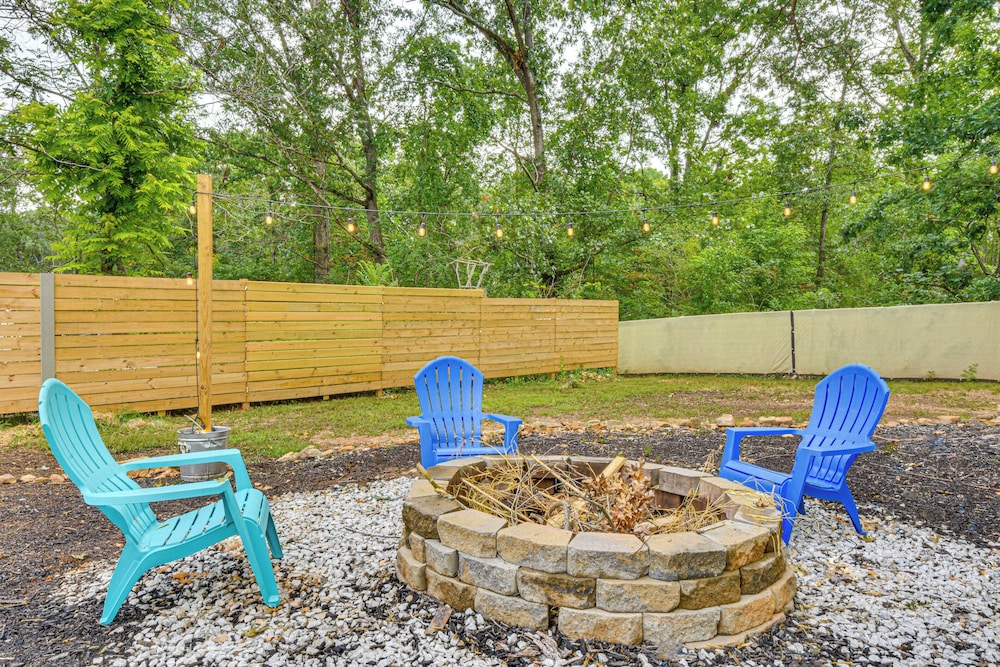 Walk to Beach: Lake Hartwell Cabin w/ Large Yard!