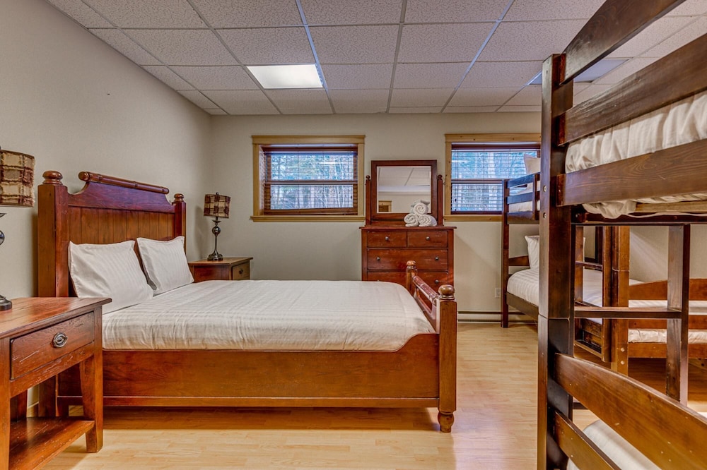 Grand Duc 74 - Gorgeous log Cottage With Private hot tub Heated Pool and Sauna
