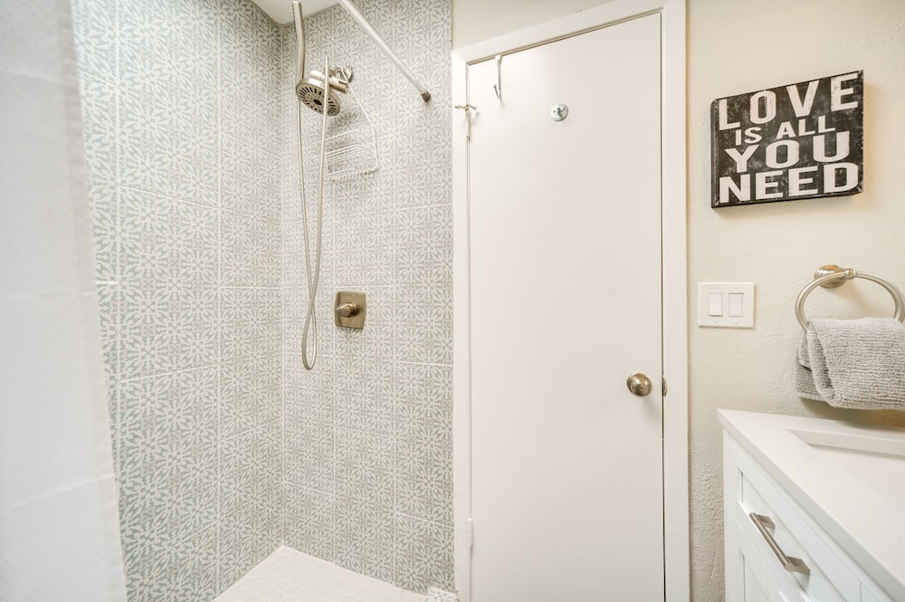 Centrally Located Horseshoe Bay Vacation Rental! - Property Image 3
