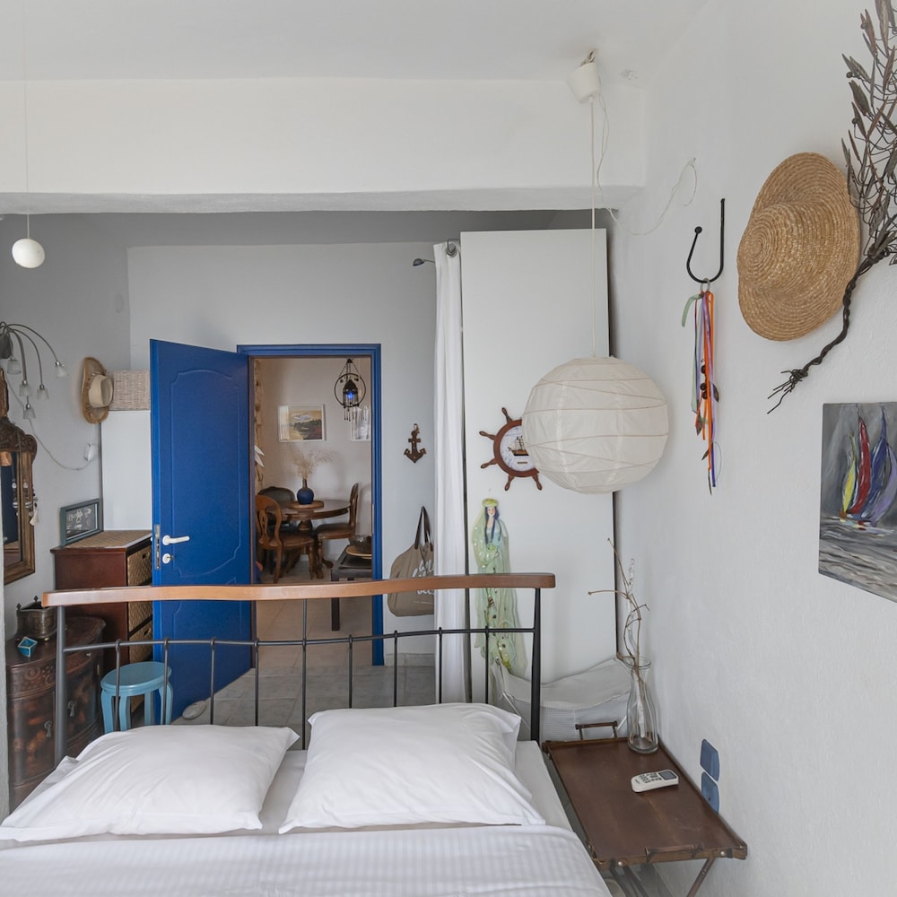 Poseidon Seafront Apartment by Rentalspro