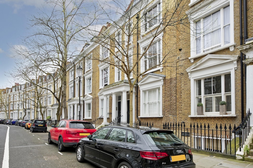 Elegant Earl s Court Flat by Underthedoormat