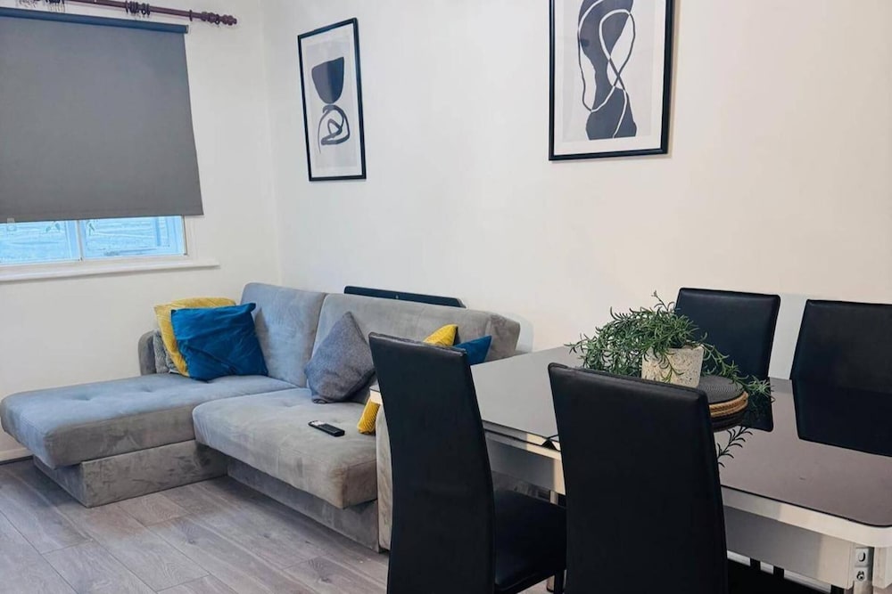 Oakley Retreat in Grays