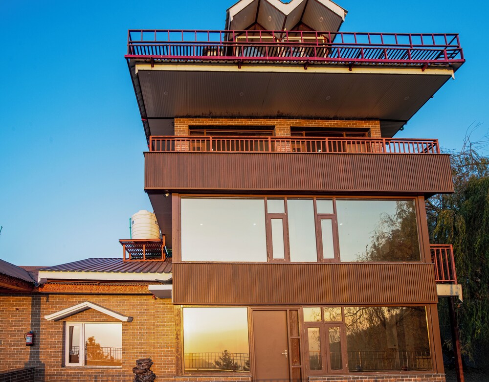 ALAYA STAYS LAFU HOUSE- WOODSCAVE