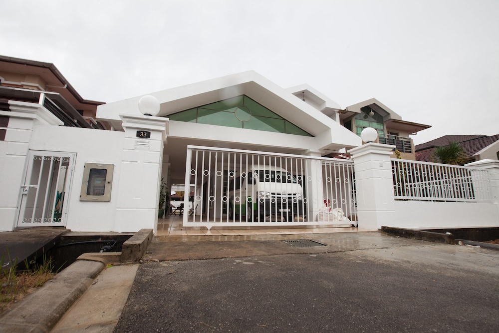 Natol Homestay - Sydney Batu Kawa MJC New Townships