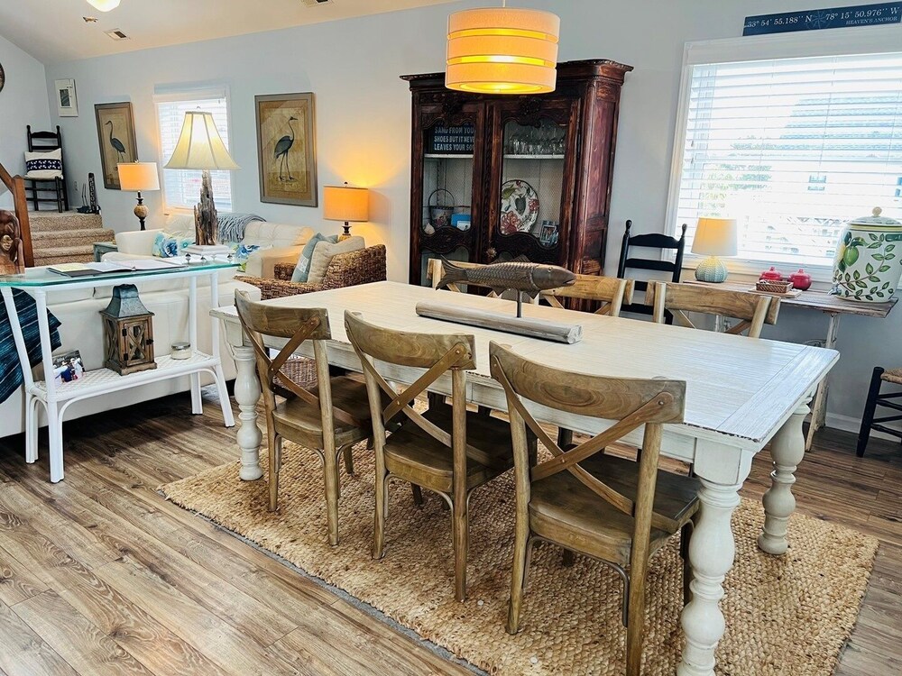 Heaven's Anchor 3 Bedroom Home by RedAwning