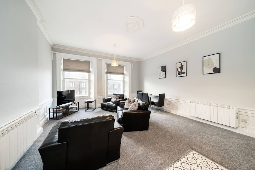 Lochside Apartment C