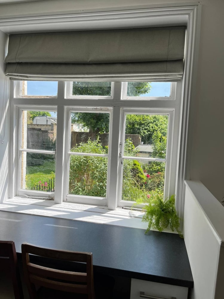 Beautiful 2BD Flat With a Garden - East Brighton