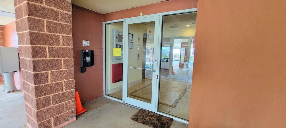 Laguna Bay 3 Bedroom Condo by Redawning view 2
