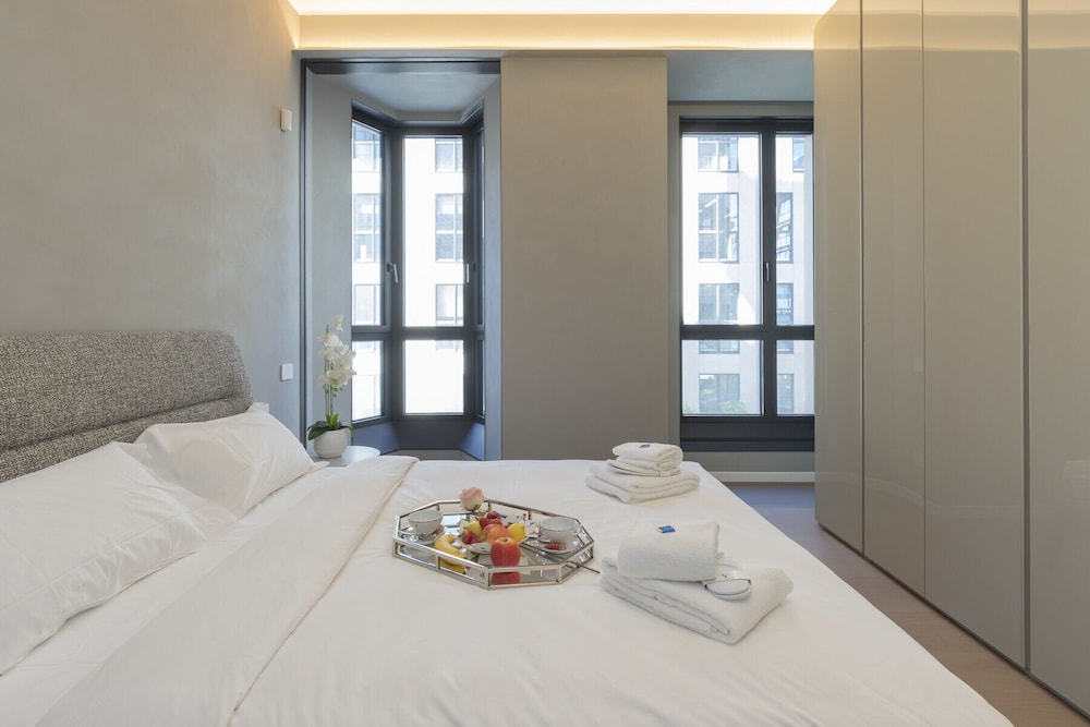 San Babila Central Tower by Rentopolis - High-end 1bdr with panoramic terrace overlooking Duomo
