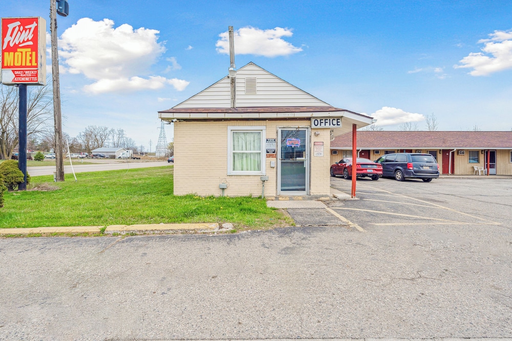 Flint Motel by OYO MI Near I-475