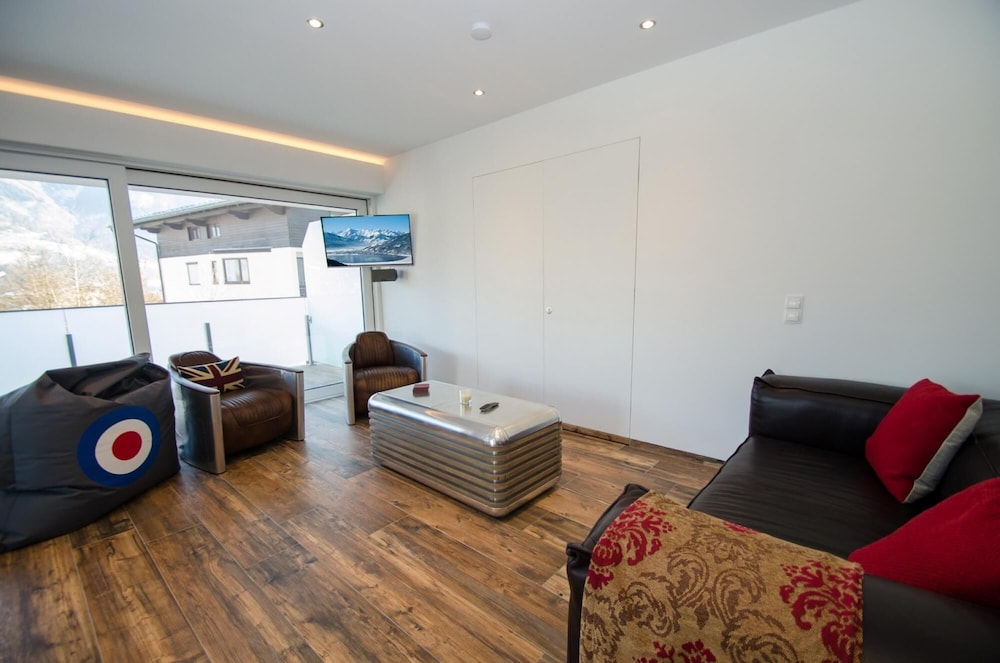 Superb Alpine Lodges Zell am See 4pax
