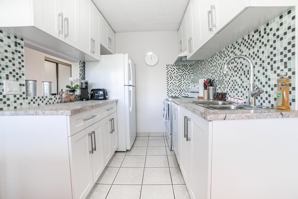 Beautiful 2bdr Suite w Parking Patio Coffee Wifi view 5