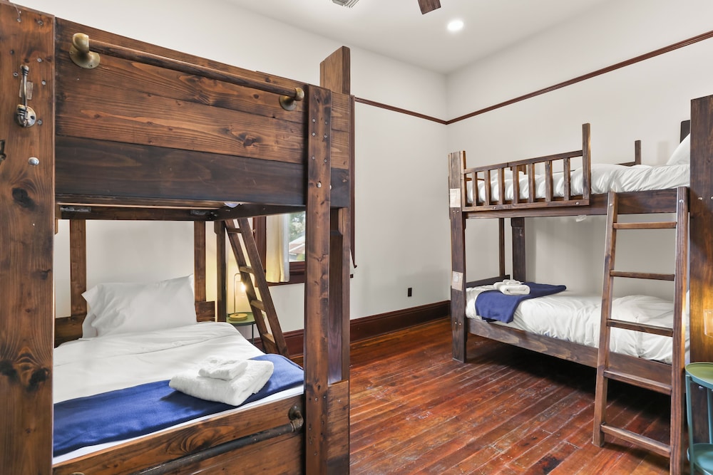 Site 61 Guesthouse