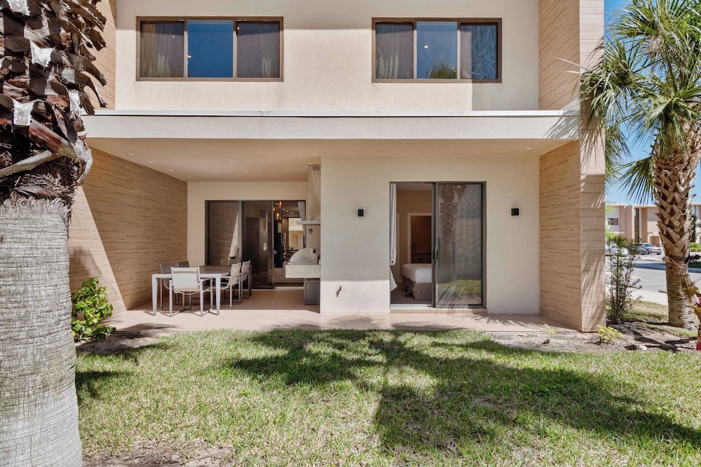 Chic Disney Villa Stunning Patio, Resort Amenities & Minutes From Parks