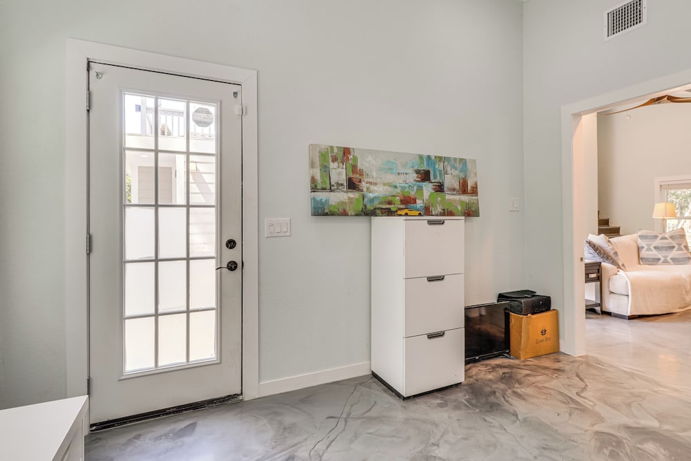 2 Mi to Lake Bastrop! Modern Lost Pines Retreat