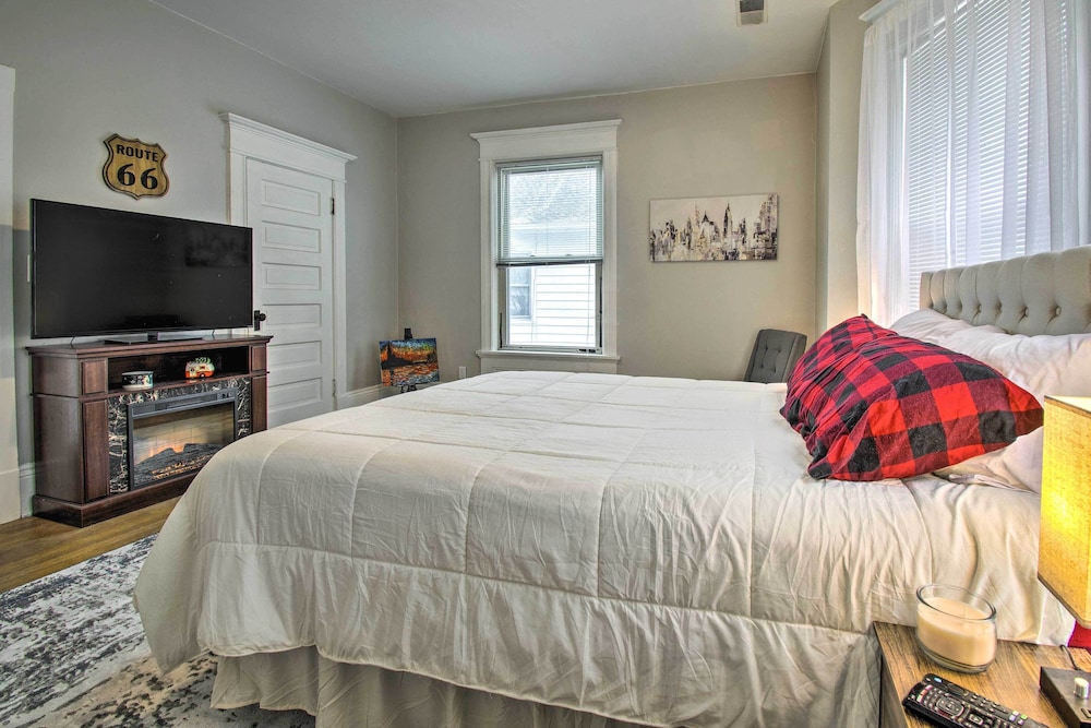 Bloomington Vacations - Charming Bloomington Apt w/ Walkable Location - Property Image 4