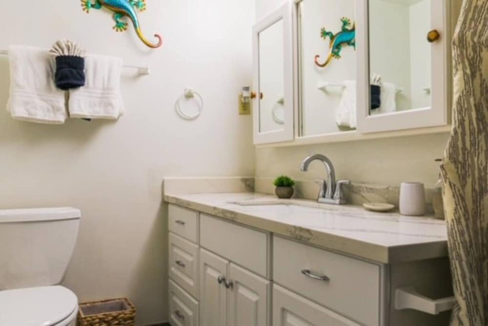 Enjoy the Sunset Ocean Front 1BR Apt-pool On-site