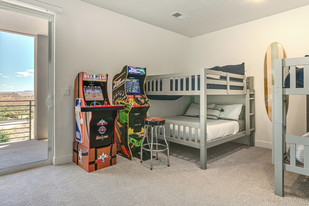 Pool Access: St George Townhome Near Trails!