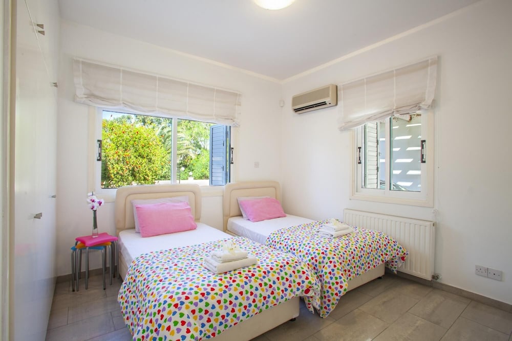 Sunset Beachfront Villa Meneou