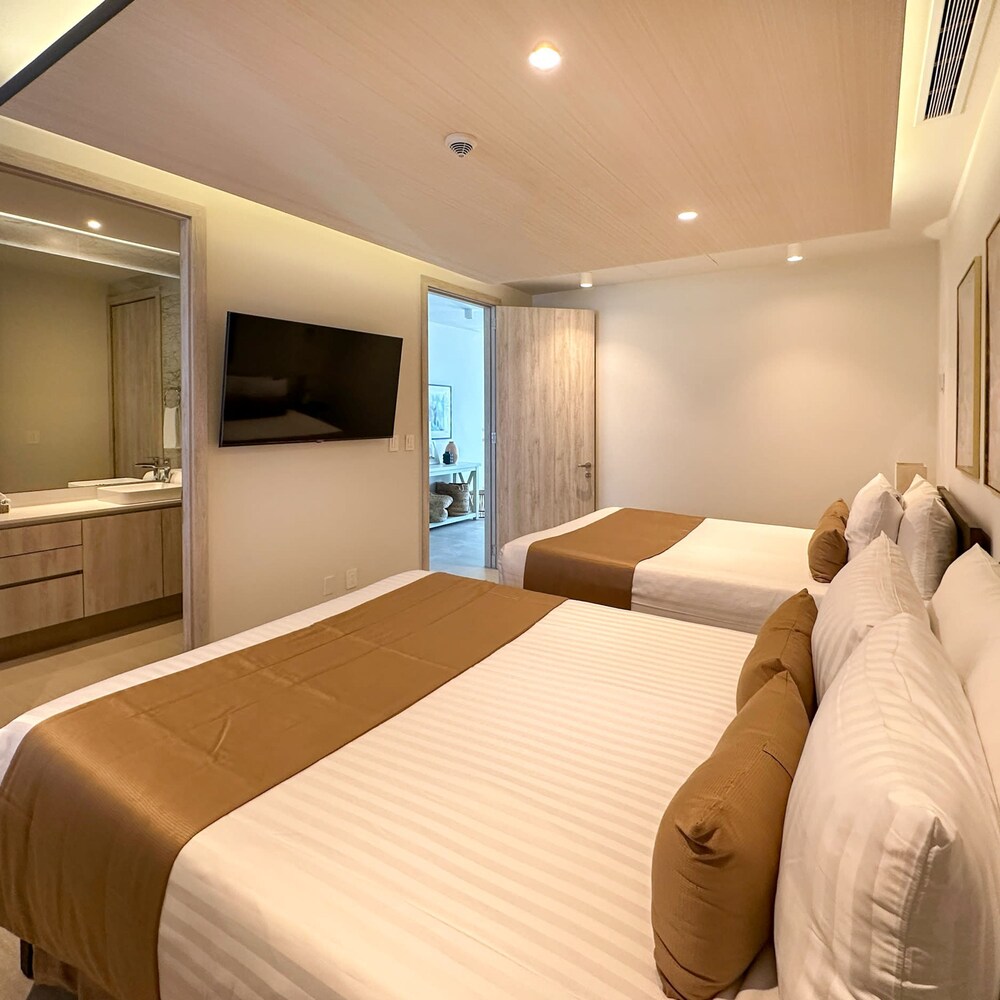 Has it all Beachfront Retreat With Stunning Views