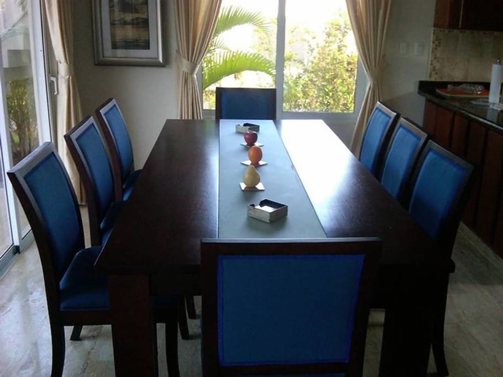Vacation Villa Gated Only Minutes From Downtown view 4