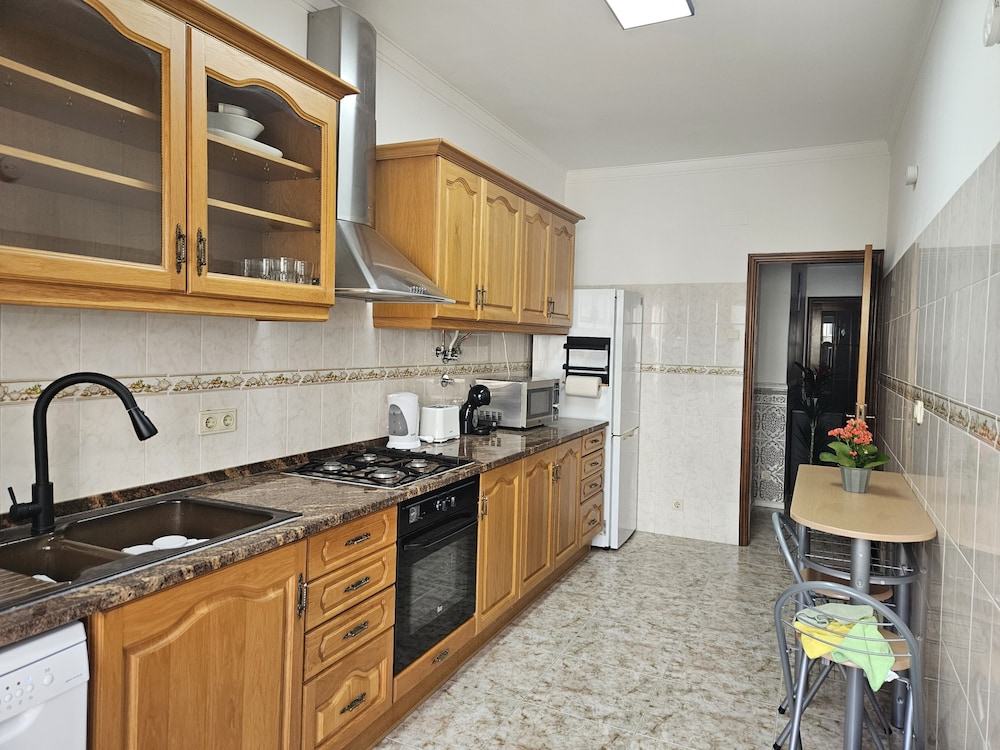 Light Spacious Almada Apartment