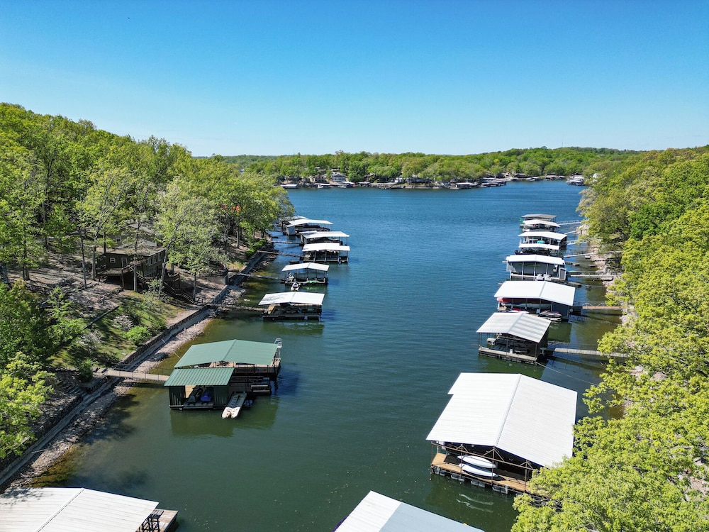 Stunning Views of the 7.5mm, Private Dock, Spacious Decks, Kayaks & More!