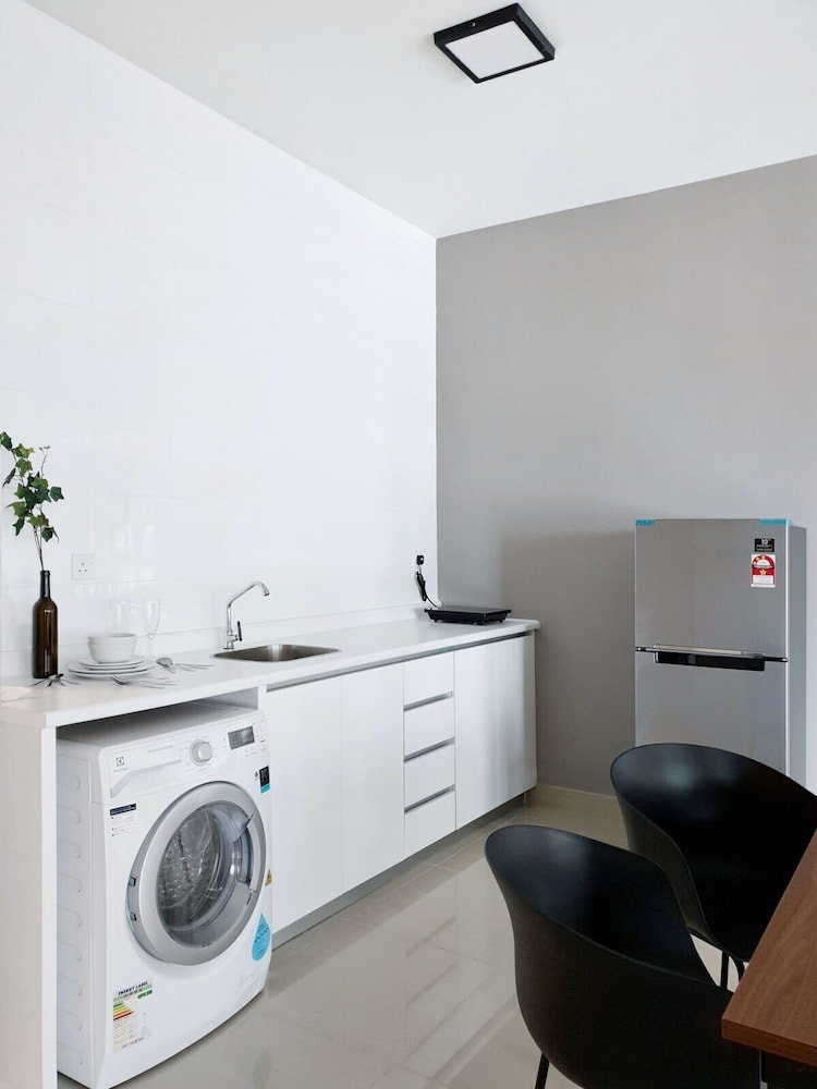 Cozy & Stylish 2BR Apt at Arte Plus, Free Parking