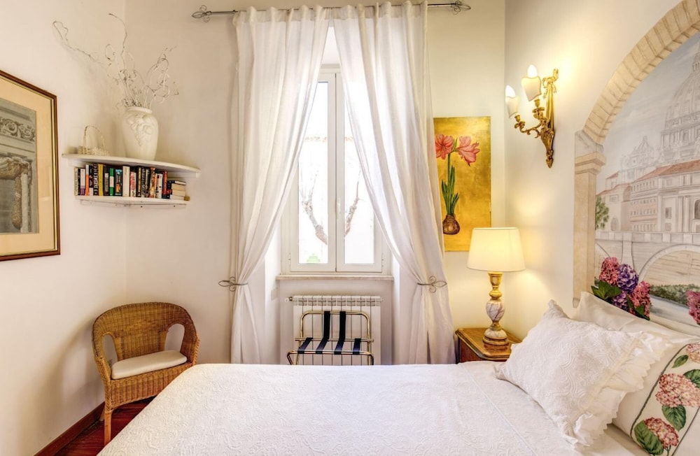 Colosseum 2BR Elegance and Charm