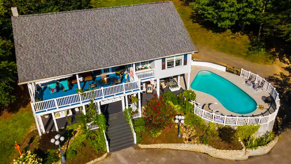 Seven Swings Inn 2 Bedroom Home by Redawning view 2