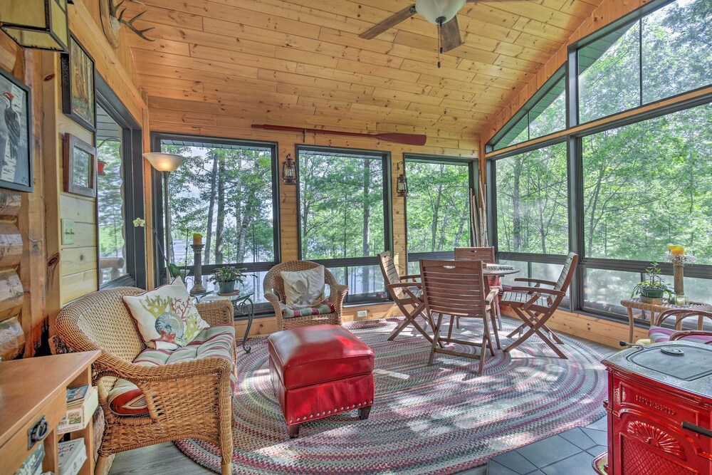 Serene Lakefront Lodge w/ Docks on 8 Acres! view 2